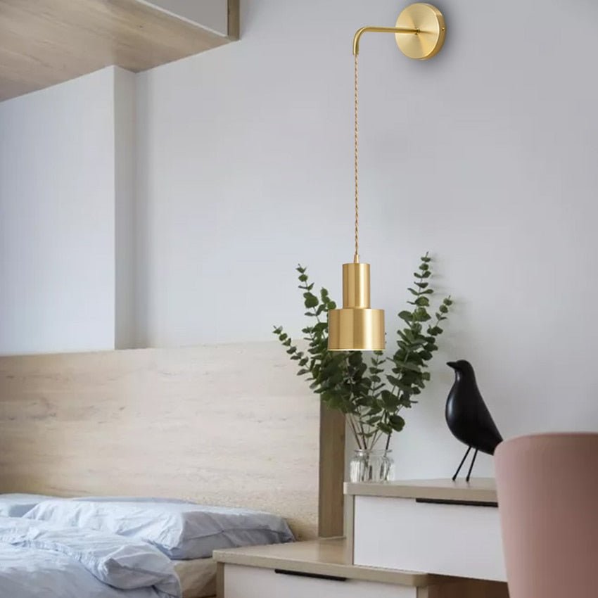 Colgando Gold Tone Wall Lamp