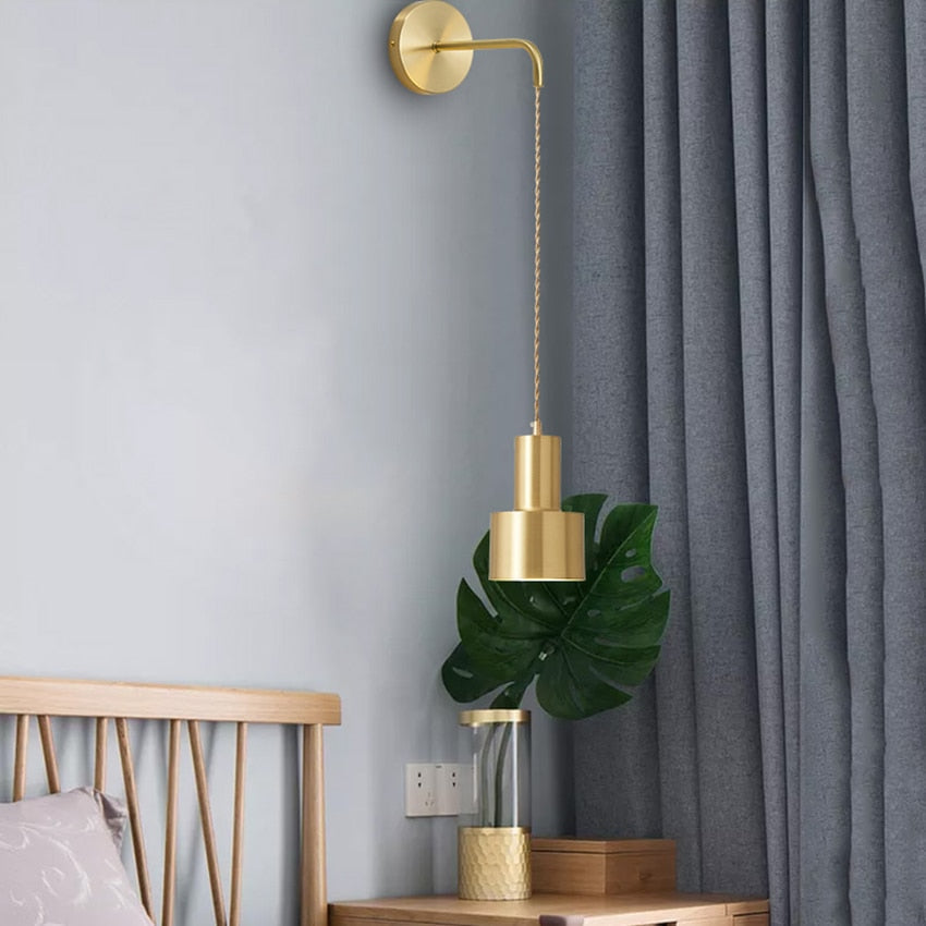 Colgando Gold Tone Wall Lamp